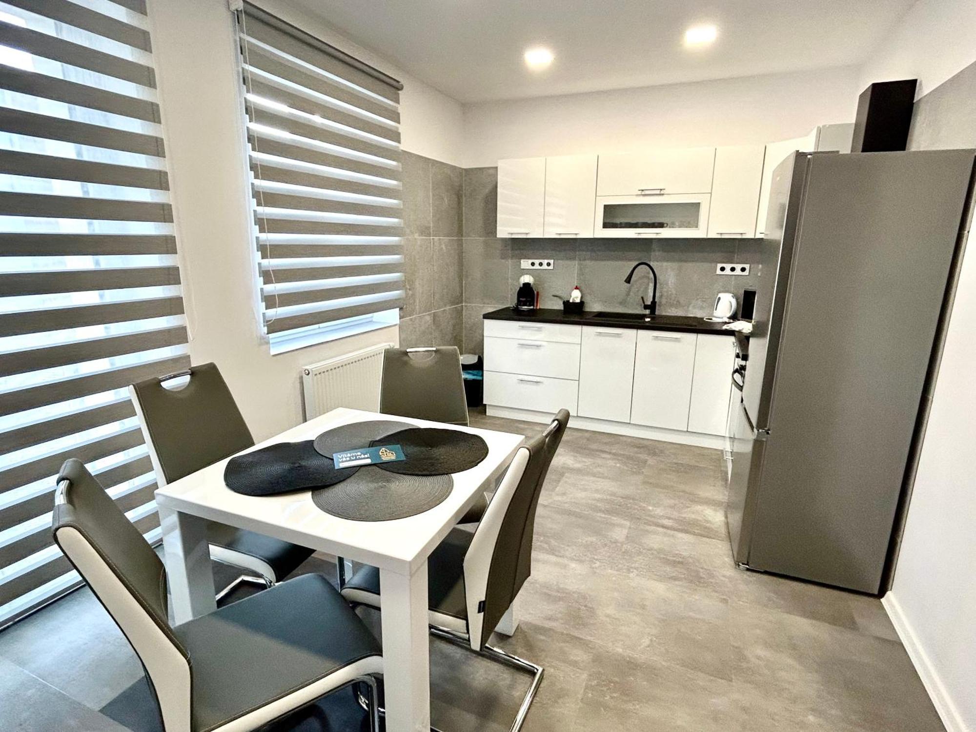 Apartmany Premium Se Soukromym Parkovanim Ceska Lipa Exterior photo